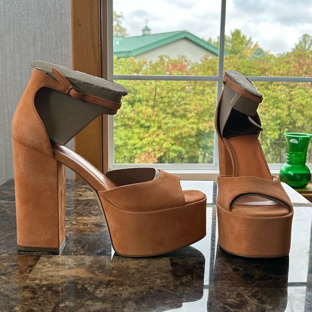 Marc Fisher LTD Della Ankle Strap Platform Heels Size 8